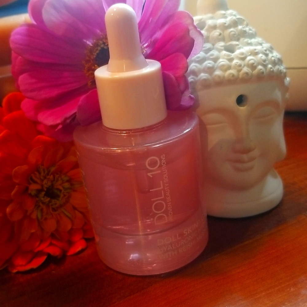 Hyaluronic hydrating serum with reishi mushroom.